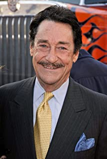 How tall is Peter Cullen?
